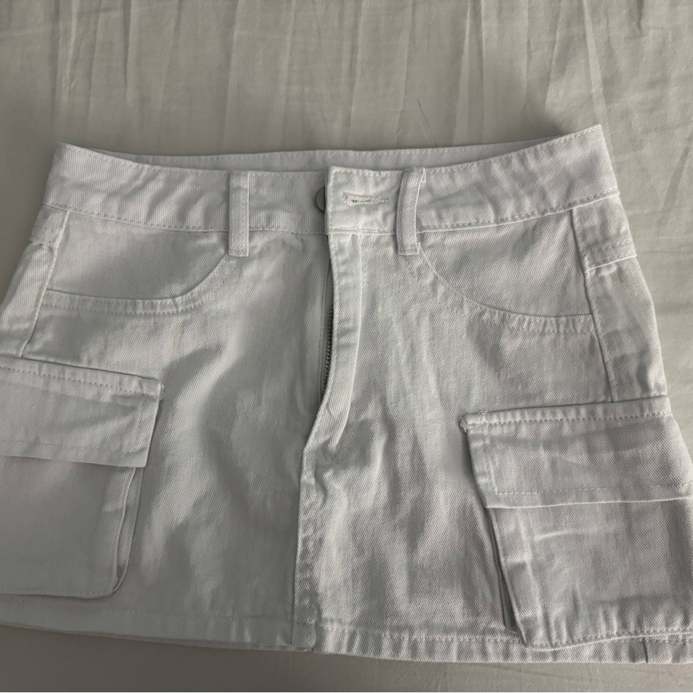 SHEIN White Textured Fabric